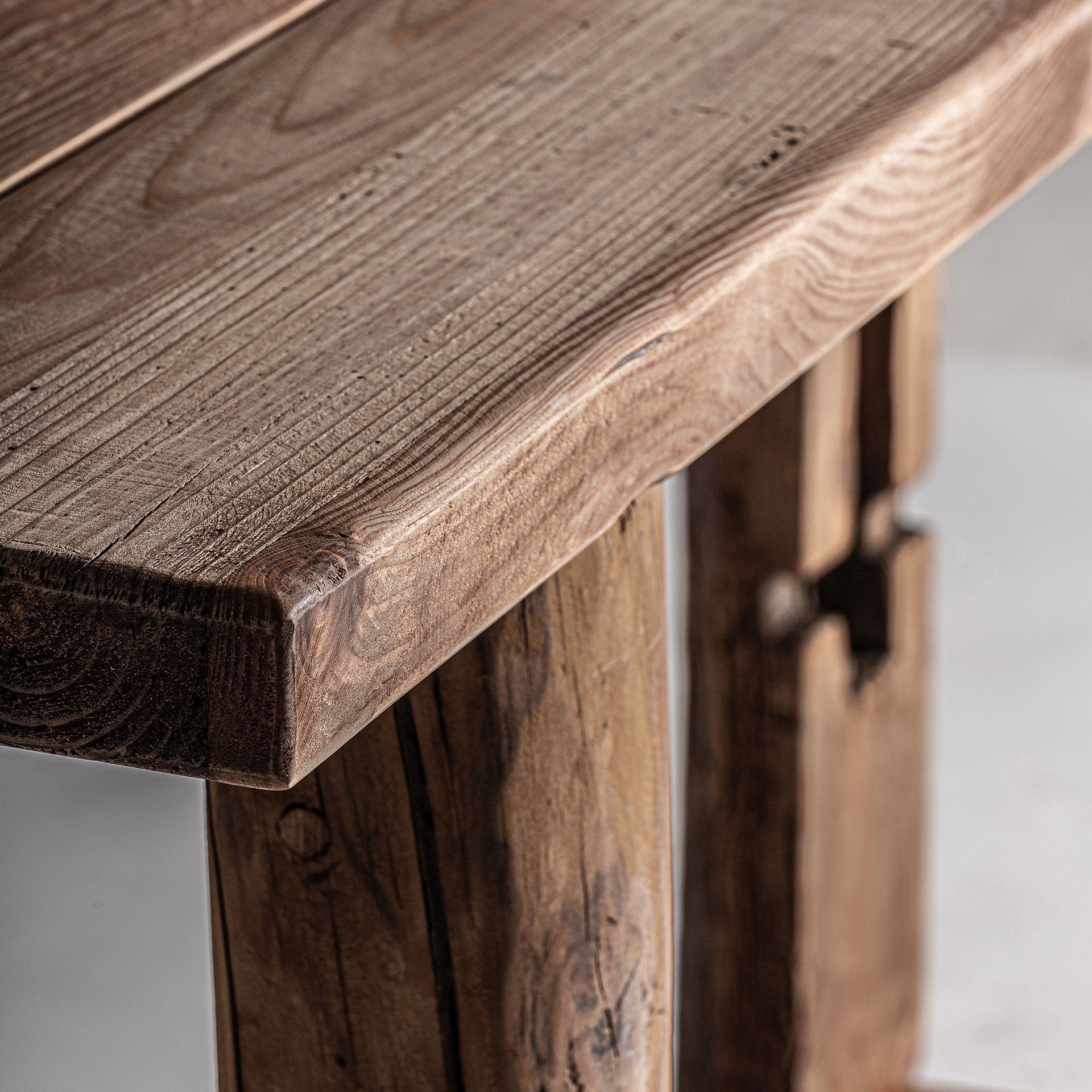 BREIVE CONSOLE TABLE